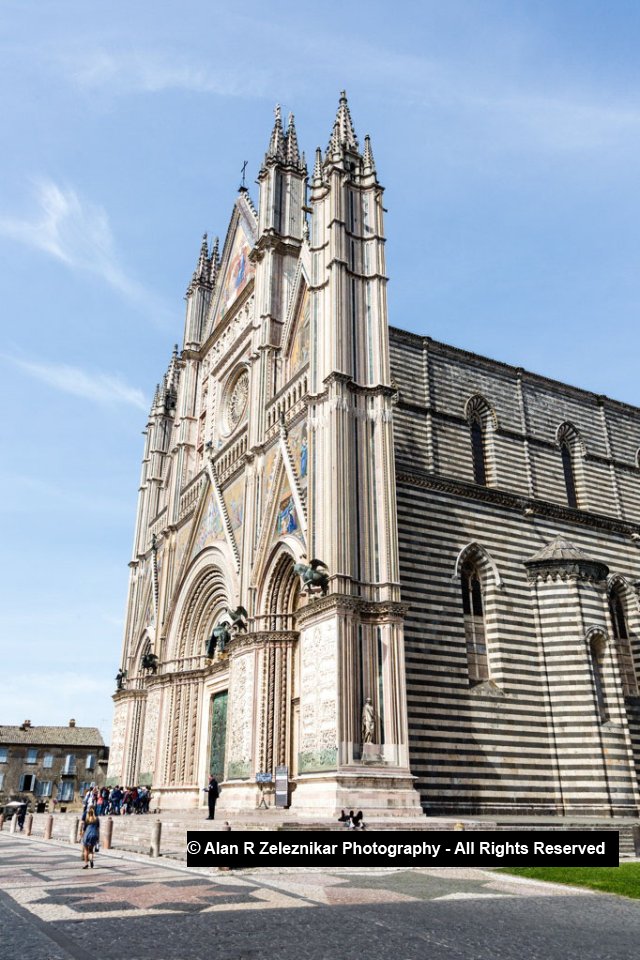 Orvieto Duomo three-quarters view