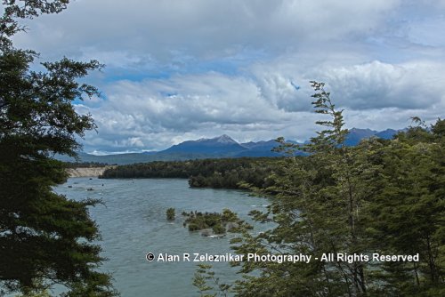 Rivre and mountains - Fiordland National Park